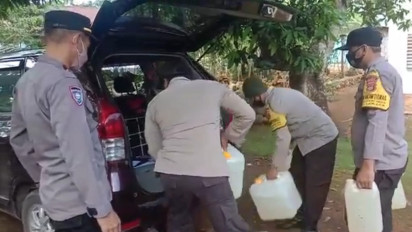 Jadi Tempat Penyimpanan Miras Tradisional, Rumah Warga di Kota BauBau Digerebek Polisi
