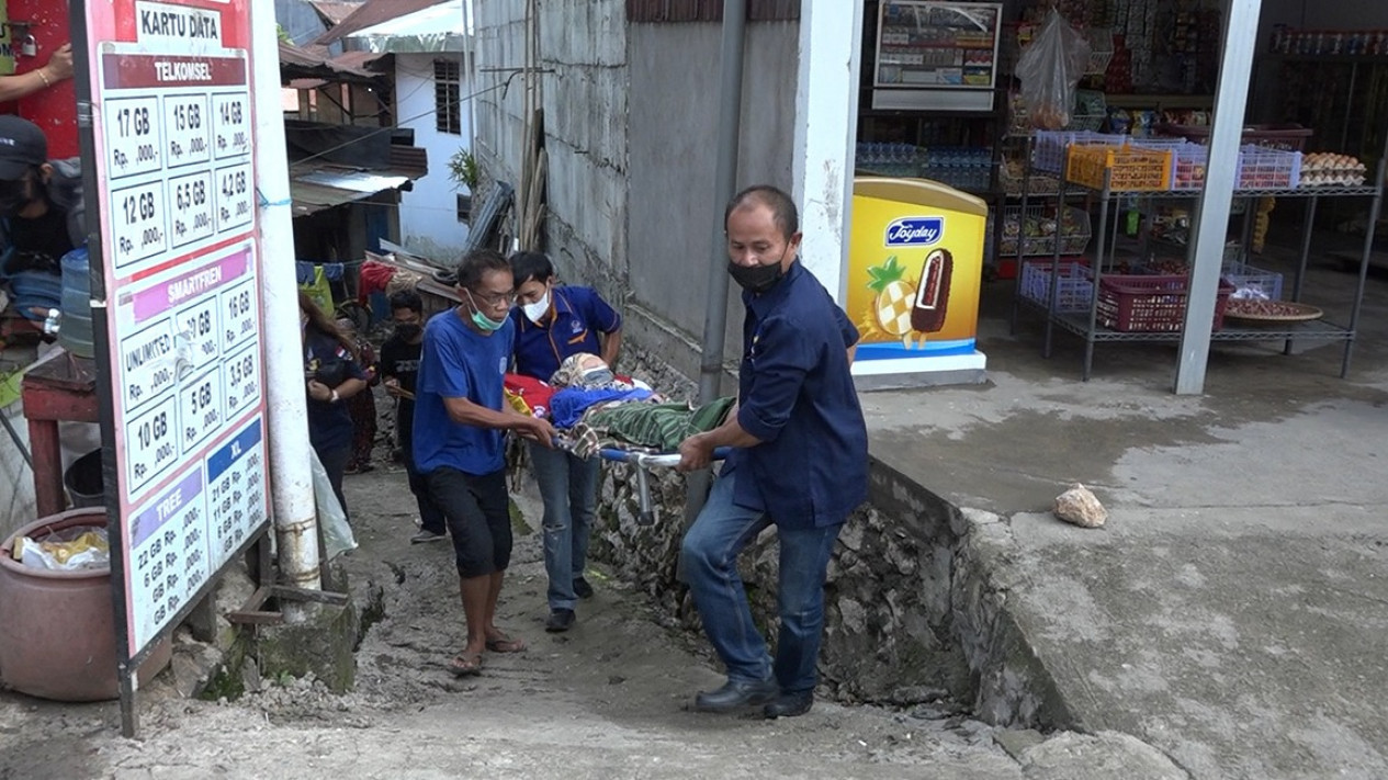Kadinkes Tana Toraja Belum Bisa Jelaskan Penyebab Kulit Siswi SMP Melepuh dan Mengelupas setelah Vaksin Covid-19
            - galeri foto