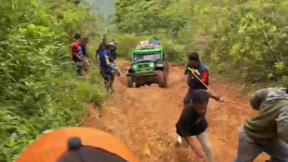 Dramatis, Kapolres Sumbawa dan Tim Vaksinator Taklukan Medan Berat Distribusi Vaksin Covid-19