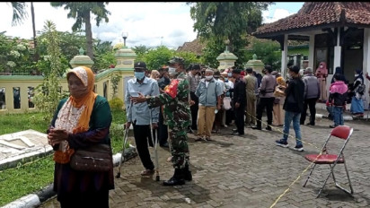 Bantu Warga Terdampak Pandemi, Komunitas Tionghoa Purworejo Bagi Ratusan Paket Sembako