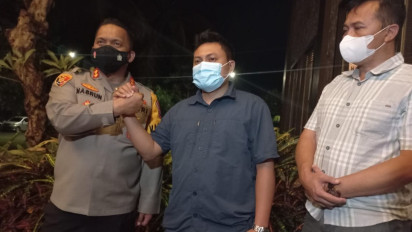 Pengacara Hamburkan Uang Rp40 Juta di Depan Polsek Banyuwangi, Polisi Maafkan Pelaku 