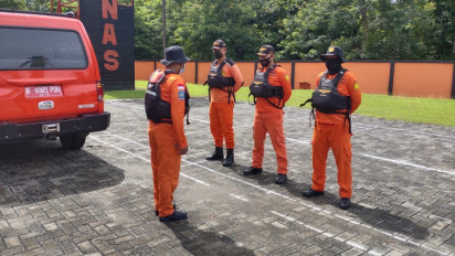 Dua Nelayan Pulau Selayar yang Perahunya Tenggelam Diselamatkan Kapal Asing yang Melintas di Laut Flores