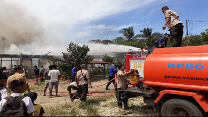 Empat Bangunan Asrama Polisi di Kabupaten Sijunjung Sumbar Ludes Dilalap Sijago Merah