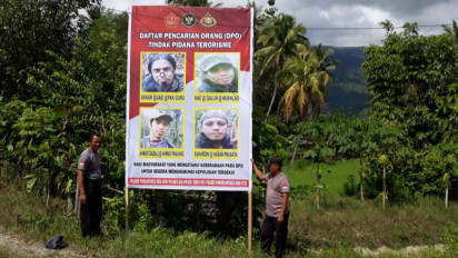 Permudah Masyarakat Mengenali Wajah Teroris, Foto Empat DPO Dipasang di Sejumlah Lokasi di Kota Poso