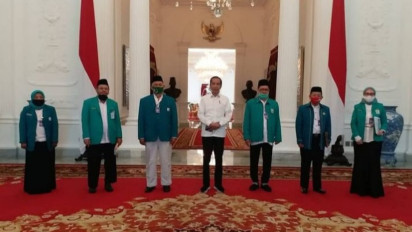 Farid Okbah Pernah Unggah Foto Bersama Presiden Jokowi 