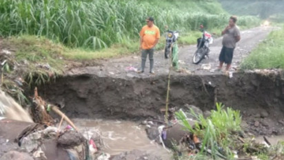 Jembatan Penghubung di Ngantang Putus di Terjang Banjir