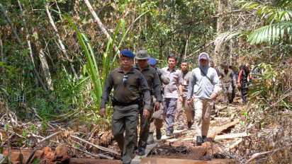 Kayu Hasil Illegal Logging Anak Jenderal Ditemukan, Kapolda Riau Pimpin Penyusuran Hutan Lindung Siak Kecil Bengkalis