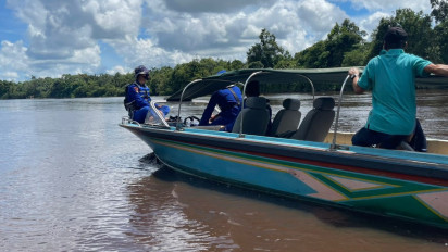 Polair Cari Warga yang Hilang setelah Sampannya Menghantam Tongkang di Sungai Cempaga Kotim