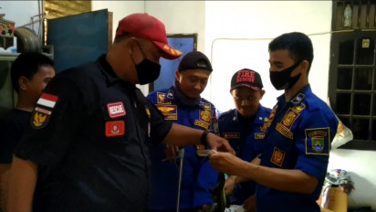 Ih Ngeri! Ular Sanca Sepanjang 2 Meter Ditangkap di Bak Mandi Rumah Warga