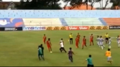 Tawuran Pemain Persekap Kota Pasuruan VS Afa Syailendra, Ketua DPRD Kena Pukul