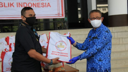 Gubernur Kalbar Salurkan 5.000 Paket Sembako dari Presiden Untuk Warga Sintang