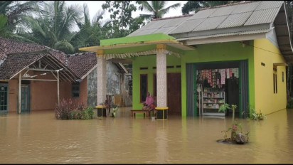 Banjir Rendam Puluhan Rumah di Panimbang Pandeglang