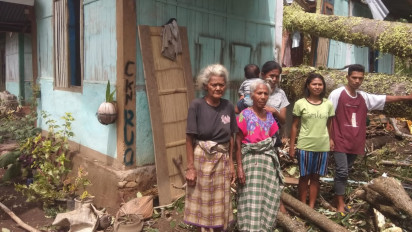 Rumah Janda dan Anak Yatim di Sikka NTT Ambruk Tertimpa Pohon Tumbang, Kini Terpaksa Mengungsi ke Rumah Kerabat