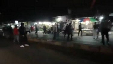 Ormas Pemuda Pancasila Bentrok dengan FBR, Massa Bawa Celurit hingga Samurai