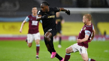 Pemilik West Ham Sewa Jet Pribadi Untuk Michail Antonio