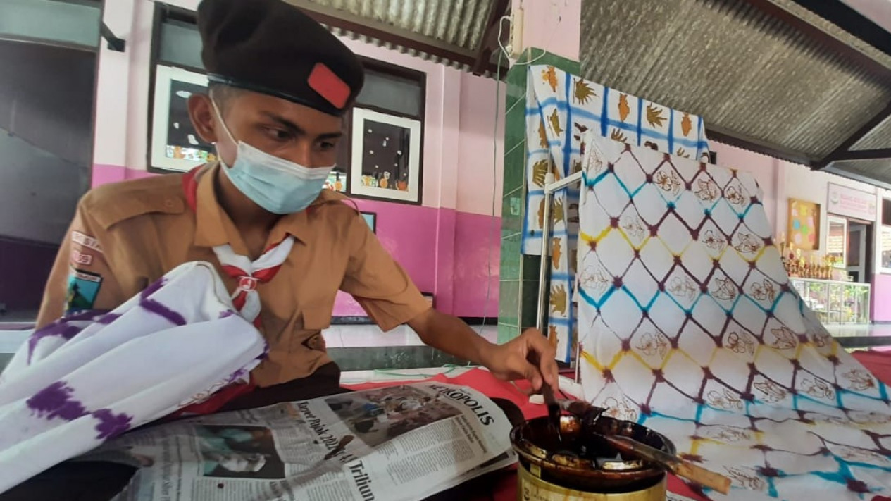 Wow, Batik Karya Pelajar SLB di Gresik Diminati Perusahaan Asal California
            - galeri foto