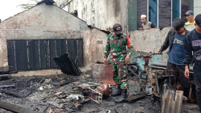 Pindahkan Bensin dari Motor ke Botol untuk Dijual Eceran, Kios Bensin dan Tambal Ban di Jember Jatim Ludes Terbakar