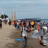 PPKM Level 1, Pantai Tanjung Pasir Kabupaten Tangerang Dipadati Pengunjung