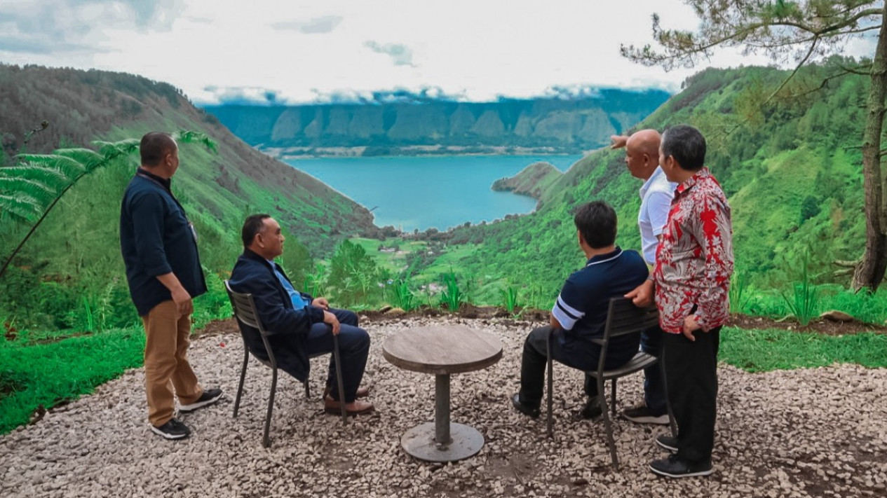 PLN Investasi Rp 219,91 Miliar Dukung Jaringan Kelistrikan di Kawasan DPSP Danau Toba
            - galeri foto