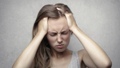 10 Cara Hilangkan Ketombe Membandel dengan Bahan Alami