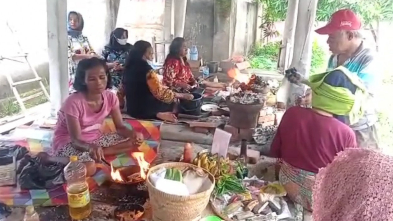 Tradisi Perang Kemenyan Pada Pelaksanaan Pilkades Di Cirebon 
            - galeri foto