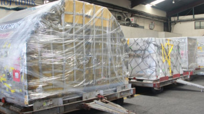 Indonesia Terima Tiga Tahap Kedatangan 5,7 Juta Dosis Vaksin  Covid-19 Pfizer