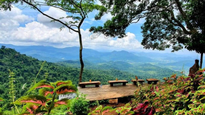 Menikmati Sunset di Kaki Langit Dengan Secangkir Kopi Rarak di Obyek Wisata Kopi Langit Sumbawa Barat