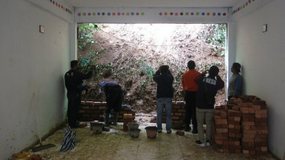 Tanah Longsor Menimpa Pondok Pesantren Yaspida Sukabumi Satu Orang Santri Tewas