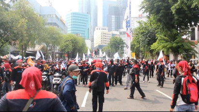 Ricuh Aksi Buruh Tolak Kenaikan UMP Jatim Tahun 2022