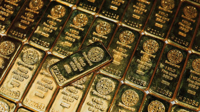 Emas Anjlok Lebih Dari Dua Persen Tertekan Penguatan Dolar