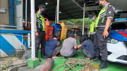 Apes! Petugas PJR Tangkap Tangan Tiga Pelaku Pencurian Tiang Besi Kereta Api Cepat