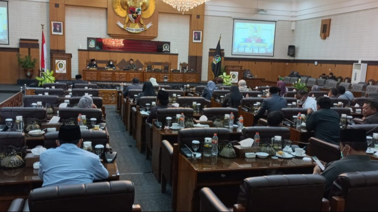 Bupati Banyuwangi Didesak Tunda Pemotongan Alokasi Dana Desa
            - galeri foto