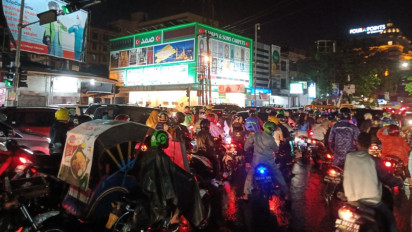 Dampak Hujan Deras di Medan, Arus Lalu Lintas Macet Total