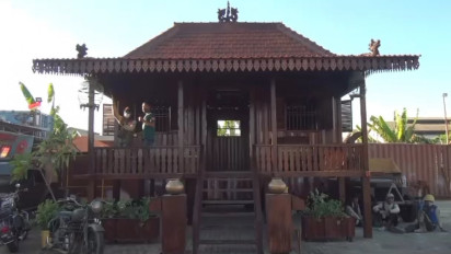 Kreatif, Manfaatkan Besi Tua Warga di Sidoarjo Bangun Rumah Adat Tradisional Tahan Gempa