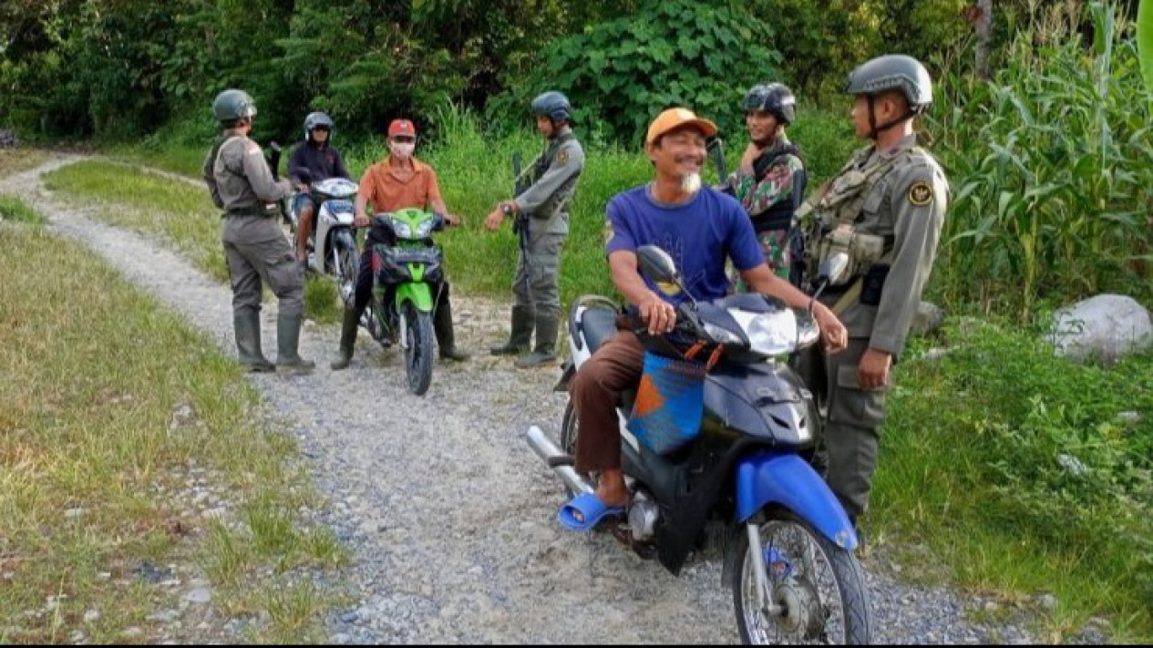 Satgas Madago Raya Razia Persempit Gerak Simpatisan DPO Poso
            - galeri foto