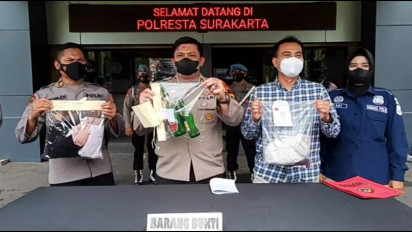 Dipinggir Jalan, Seorang Pengusaha Burger di Solo Cabuli Karyawannya Diatas BMW