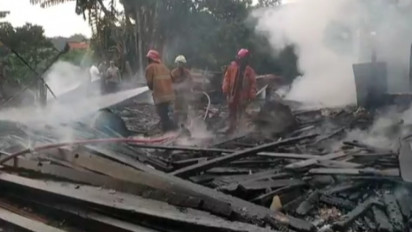 Lapak Kusen Hangus Terbakar Diduga Karena Korsleting Listrik