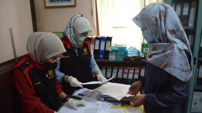 Diduga Korupsi Pengeluaran 'Delivery Order" Gula, Kejati Jawa Barat Geledah Kantor PG Rajawali II Cirebon