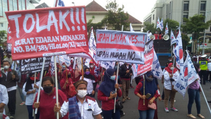 Demo Ratusan Buruh di Semarang, Ganjar Pranowo Ditantang Tetapkan Upah Layak