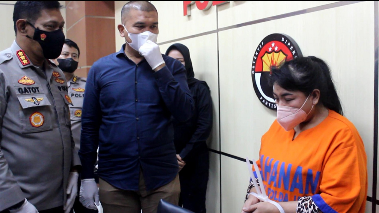 Ironis, 29 Gadis Muda Dijual untuk Prostitusi. Dibandrol Sekali Kencan Rp200 Ribu
            - galeri foto