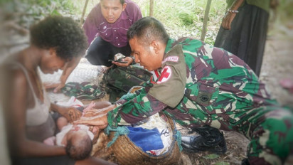 Satgas Yonif 123/ Rajawali Bantu Proses Persalinan Warga Perbatasan RI-PNG