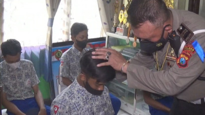 Peringati Hari Guru, Polisi di Mojokerto Hipnoterapi Siswa Bermasalah