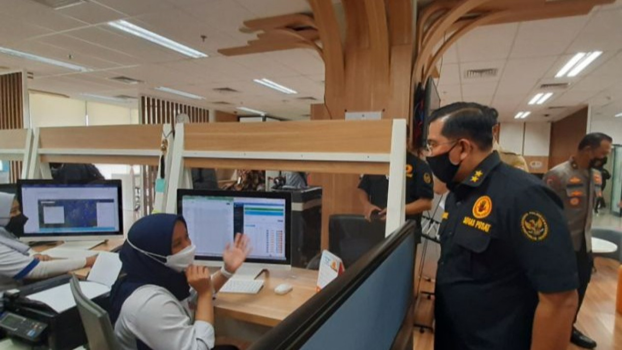 Urus KTP Jakarta Kena Pungli. Lapor ke Nomor Ini
            - galeri foto