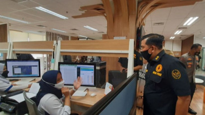 Urus KTP Jakarta Kena Pungli. Lapor ke Nomor Ini