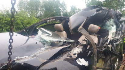 Mobil Travel Tabrak Truk di Jalan Lintas Tengah Muba, Satu Tewas, Empat Luka Berat