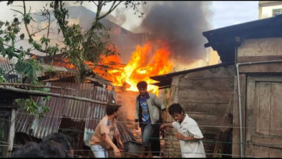 Rumah Pedagang Bakso dan Gudang Penyimpanan Barang Hangus Terbakar