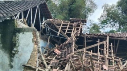 Bangunan SDN 2 Sukawangi Garut Ambruk Setelah Diguyur Hujan Deras