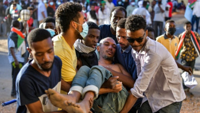 Pecah! Militer Tembakkan Gas Air Mata di Unjuk Rasa Gerakan Pro Demokrasi 