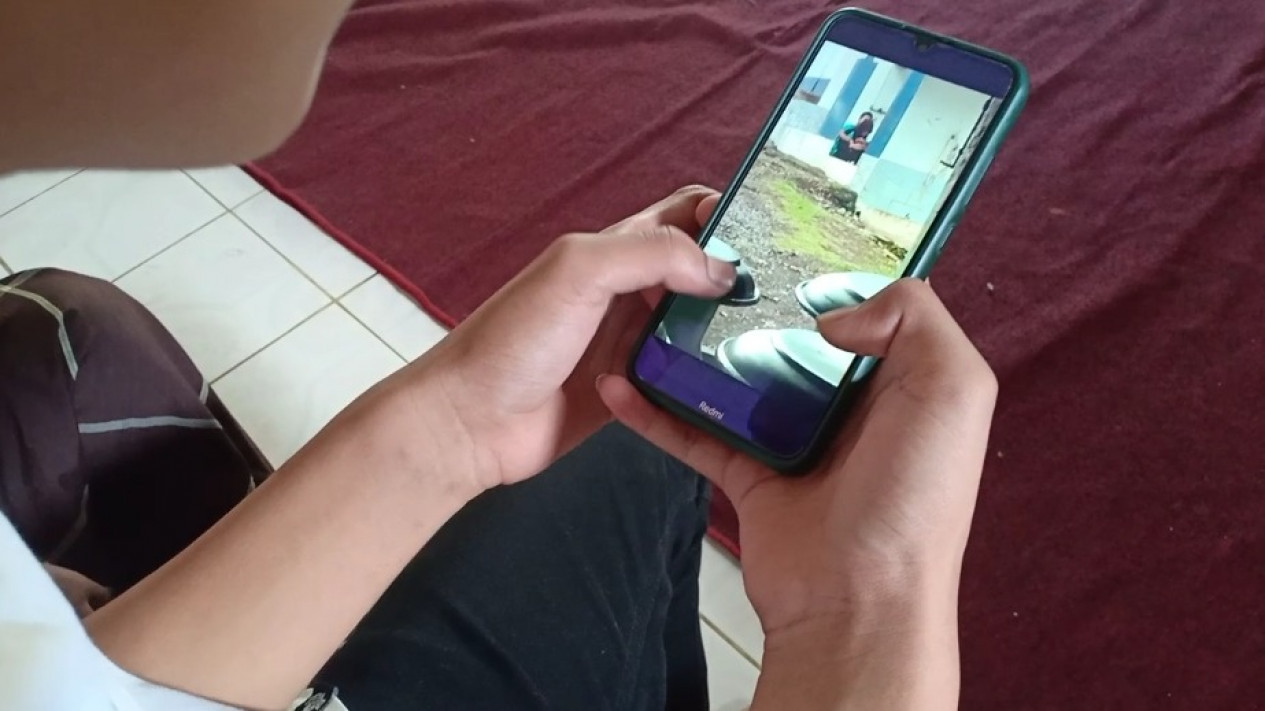 Heboh, Video Mesum 3 Pasangan Pelajar Berpakaian Seragam Sekolah di Tasikmalaya 
            - galeri foto
