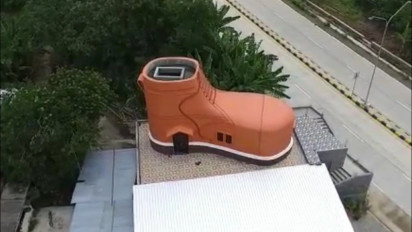 Berpisah Dengan Istri, Pria di Boyolali Bangun Rumah Unik Berbentuk Sepatu